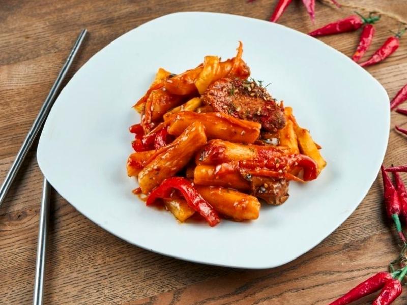 Acılı Tteokbokki Nasıl Yapılır?