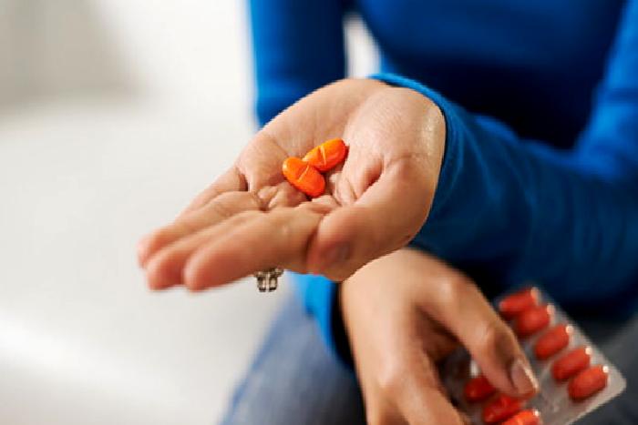 Adet Geciktirici İlaçların Zararları ve Yan Etkileri Var Mıdır?