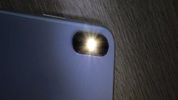 Android 13, el fenerinin parlaklığını değiştirmenize izin verebilir