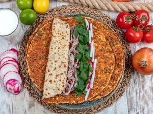 Antep Lahmacun Nasıl Yapılır?
