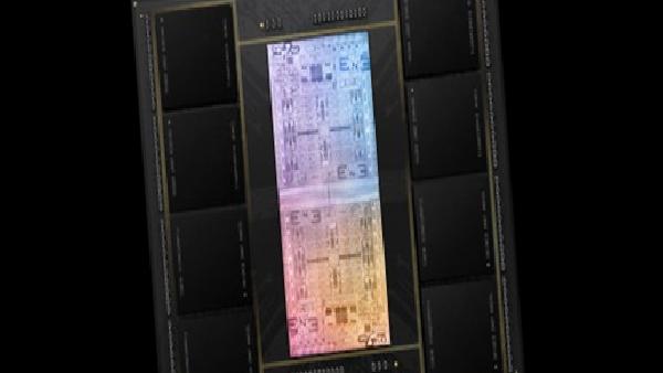 Apple M1 Ultra benchmark testlerinde ezip geçiyor