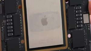 Apple M1 Ultra kamera karşısında
