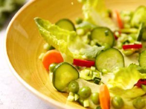 Avokado püreli bahar salatası Nasıl Yapılır?