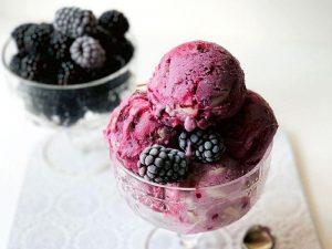 Böğürtlenli Dondurma Nasıl Yapılır?