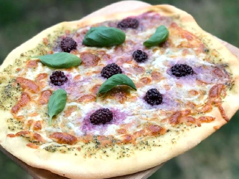 Böğürtlenli Pizza Nasıl Yapılır?
