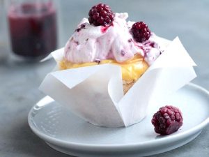 BÖĞÜRTLENLİ VE LİMONLU MİNİ PAVLOVALAR Nasıl Yapılır?