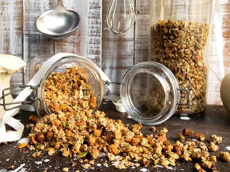 Bol kuruyemiş ve çekirdekli, dutlu granola Nasıl Yapılır?