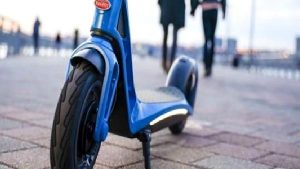 Bugatti ilk elektrikli aracını tanıttı: Otomobil değil scooter