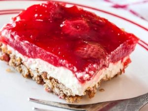 Çilekli Kıbrıs Tatlısı Nasıl Yapılır?