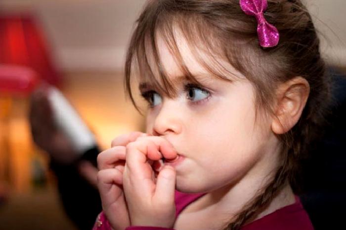 ÇOCUKLARDA TIRNAK YEME