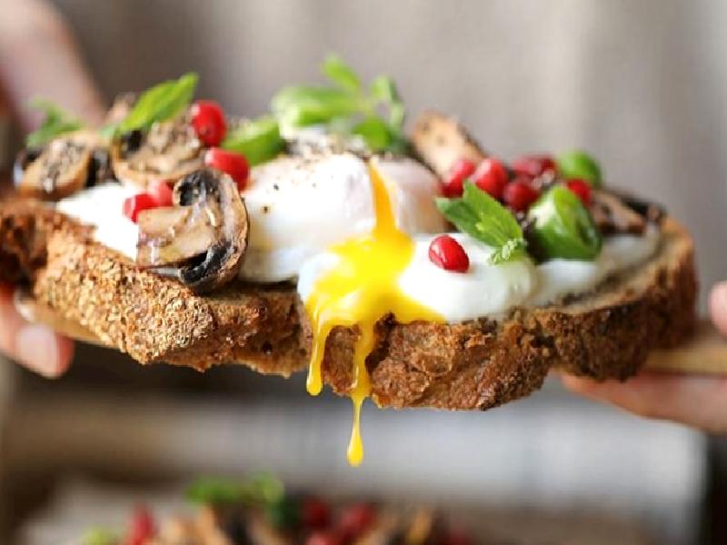 Ekmek Üstü Sote Mantarlı Poşe Yumurta Nasıl Yapılır?