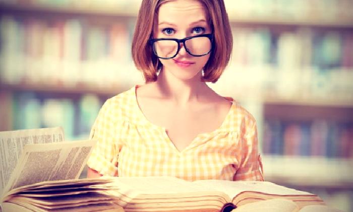 Eşlerinden Çok Kazanan Kadınlar