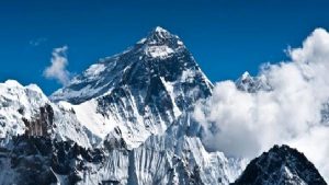 Everest Dağı hızla buzul kaybediyor