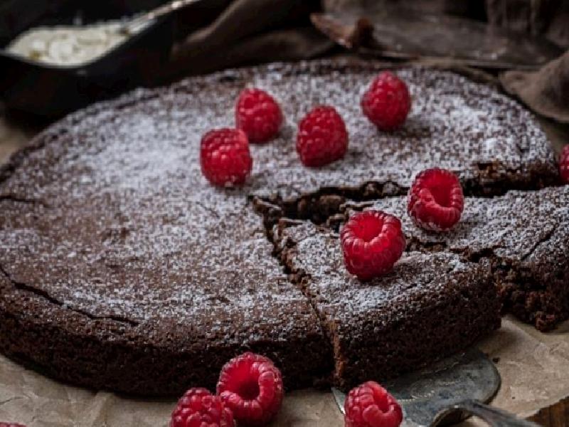 Frambuazlı Islak Kek Nasıl Yapılır?