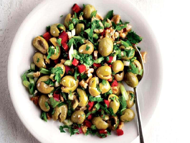 Girit Zeytin Salatası Nasıl Yapılır?