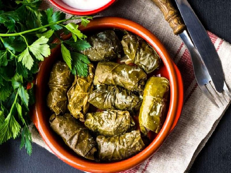 Güveçte Yaprak Sarma Nasıl Yapılır?