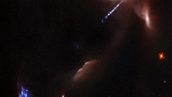 Hubble, genç bir yıldızdan fırlatılan gazı yakaladı