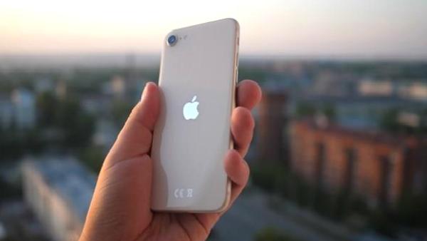 iPhone SE 3 üretimi tüm hızıyla devam ediyor: 100 bin işçi Çin Yeni Yılı’nı fabrikada kutladı