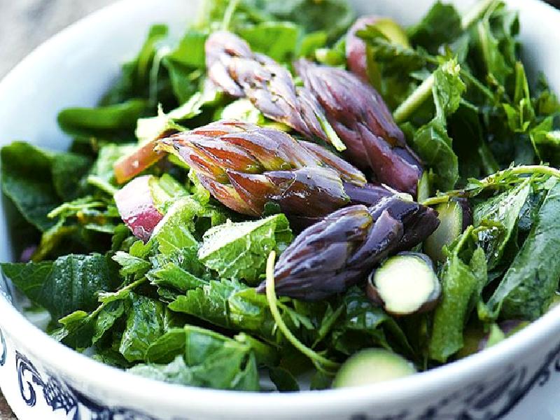 ISIRGAN OTLU KUŞKONMAZ SALATASI Nasıl Yapılır?