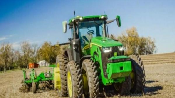John Deere’in otonom traktörü üretime hazır