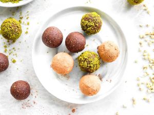 Karabuğdaylı kakaolu hurma topu Nasıl Yapılır?