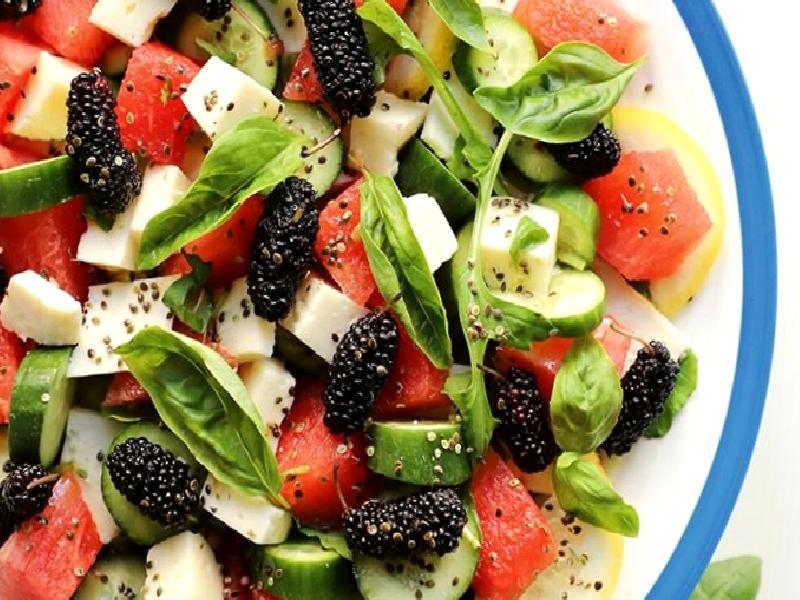 Karadutlu Karpuz Salatası Nasıl Yapılır?