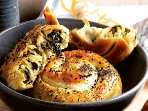 Karışık otlu el açması börek Nasıl Yapılır?