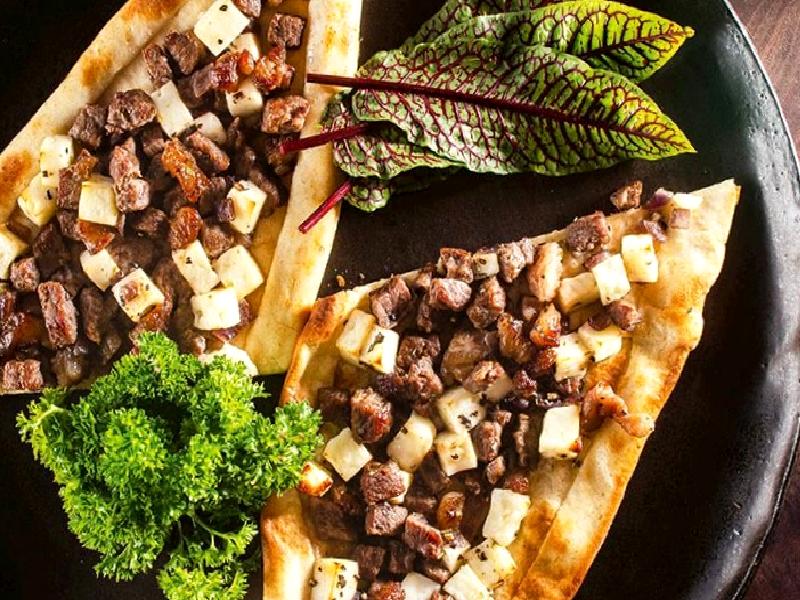 Kavurmalı Ve Hellimli Pide Nasıl Yapılır?