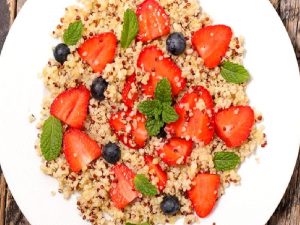 Kinoalı meyve salatası Nasıl Yapılır?