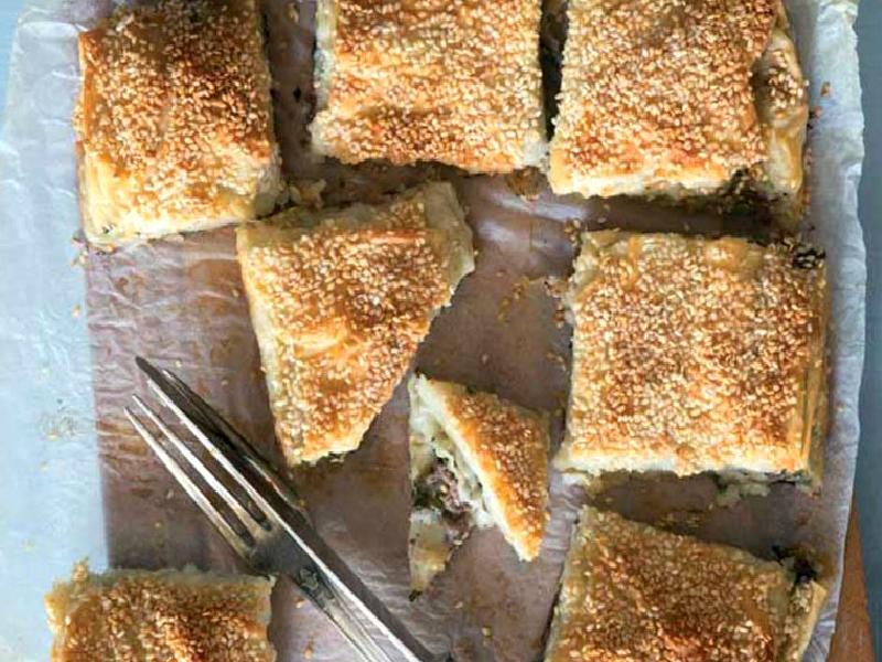 KIYMALI SEMİZOTLU BÖREK Nasıl Yapılır?