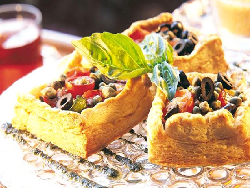 Kızarmış domates ve kabaklı küçük tartlar Nasıl Yapılır?