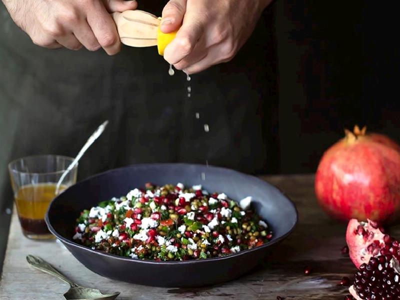 Maş fasulyeli ve narlı salata Nasıl Yapılır?