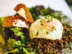 Poşe Yumurtalı Mercimek Salatası Nasıl Yapılır?