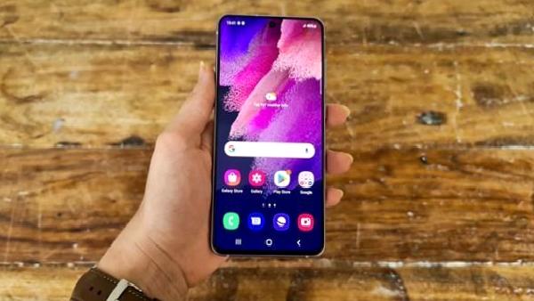 Samsung Galaxy S21 FE’de ekran sorunu ortaya çıktı