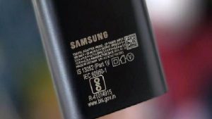 Samsung, tüm akıllı telefonların kutusundan şarj adaptörünü kaldırmaya hazırlanıyor