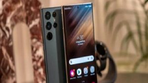 Samsung, yüksek talep beklentisiyle Galaxy S22’nin üretimini arttırıyor