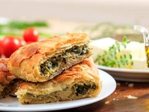 Selanik Usulü Ispanaklı Börek Nasıl Yapılır?