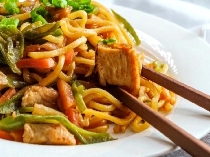 Tavuklu Sebzeli Udon Nasıl Yapılır?