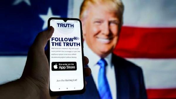 Trump’ın sosyal medya uygulaması TRUTH Social yayınlandı