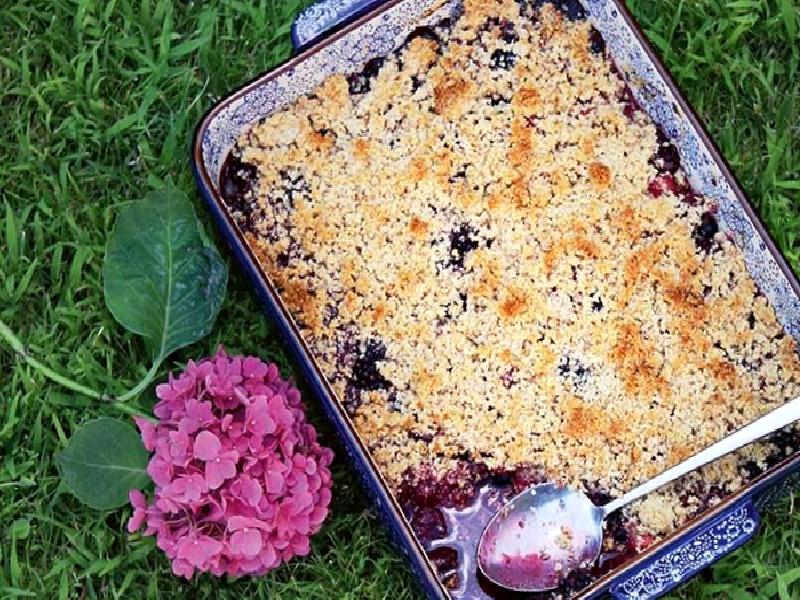 Yaban Mersinli Crumble Nasıl Yapılır?