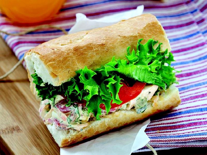 Yumurtalı ve salatalı sandviç Nasıl Yapılır?