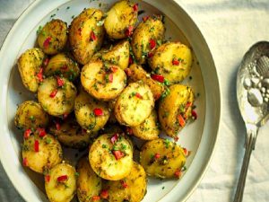 Zerdeçallı patates salatası Nasıl Yapılır?