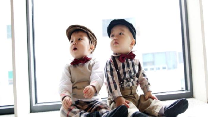 Biz, İkimiz; İkiziz