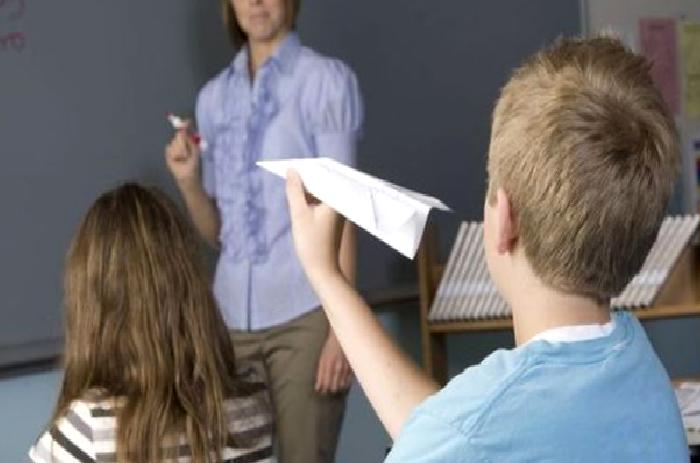 Çocuğumda Dikkat Eksikliği ve Hiperaktivite Olduğunu Nasıl Anlarım?