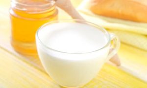 ÇOCUKLARA GECE BALLI SÜT İÇİRMEK ASTIMA YOL AÇIYOR