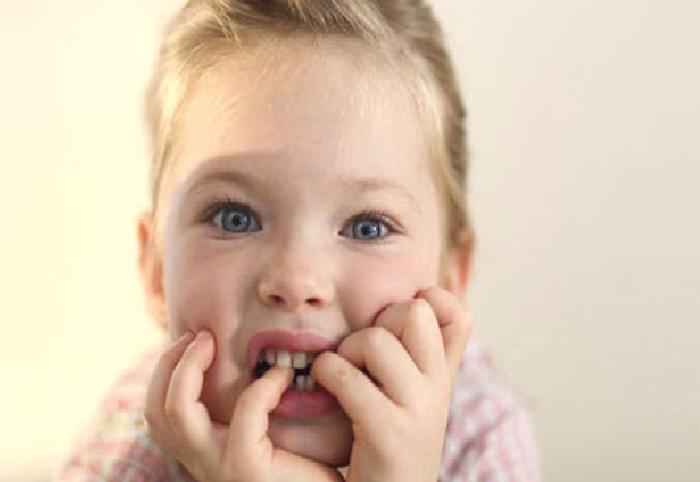 Çocuklarda Ve Yetişkinlerde Tırnak Yeme Problemi