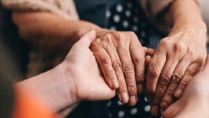 Eli Titreyen Herkes, Muayene Olmalı!