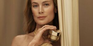 ESTÉE LAUDER’IN SON YAŞLANMA KARŞITI TEKNOLOJİSİ: “REVİTALİZİNG SUPREME+”