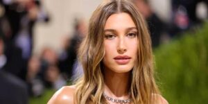HAILEY BIEBER GÜZELLİK MARKASINDAN İLK GÖRÜNÜMLERİ PAYLAŞTI