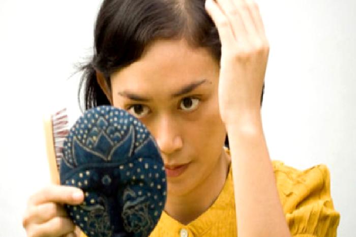 Kadınlarda Saç Dökülmesi